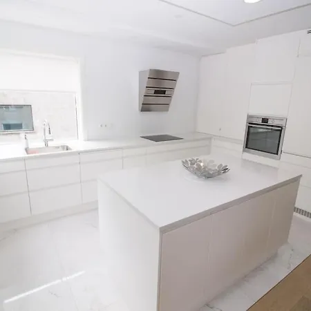 Sunny Family Apartment *